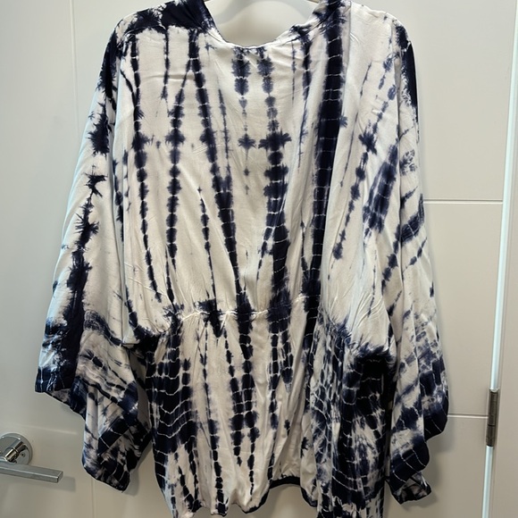 NWT beach cover up - Picture 3 of 5